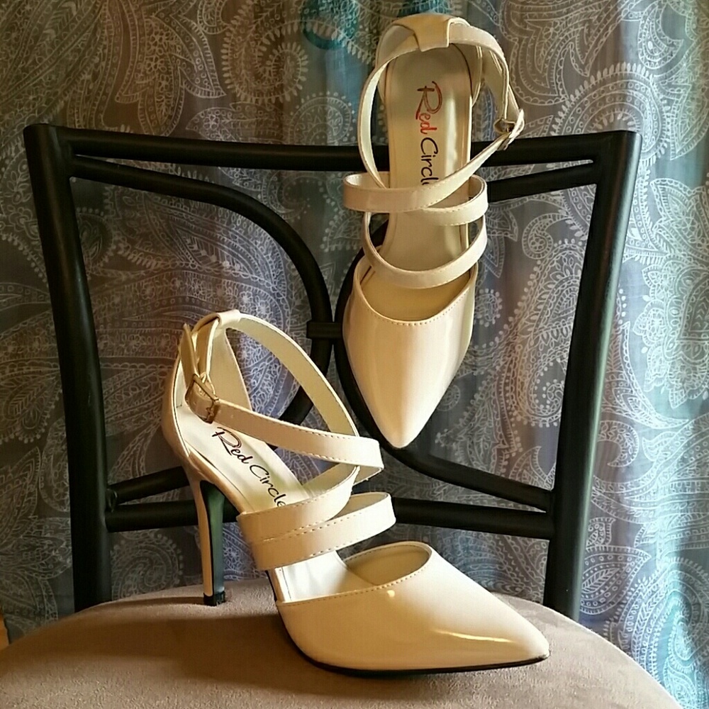Red Circle NWOT nude strappy pointy toe heels